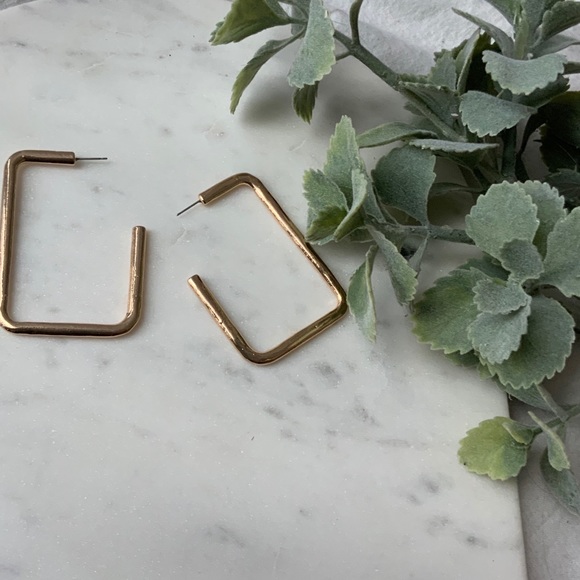 The Leila - Thick Rectangle Golden Hoop Earrings - Picture 5 of 7